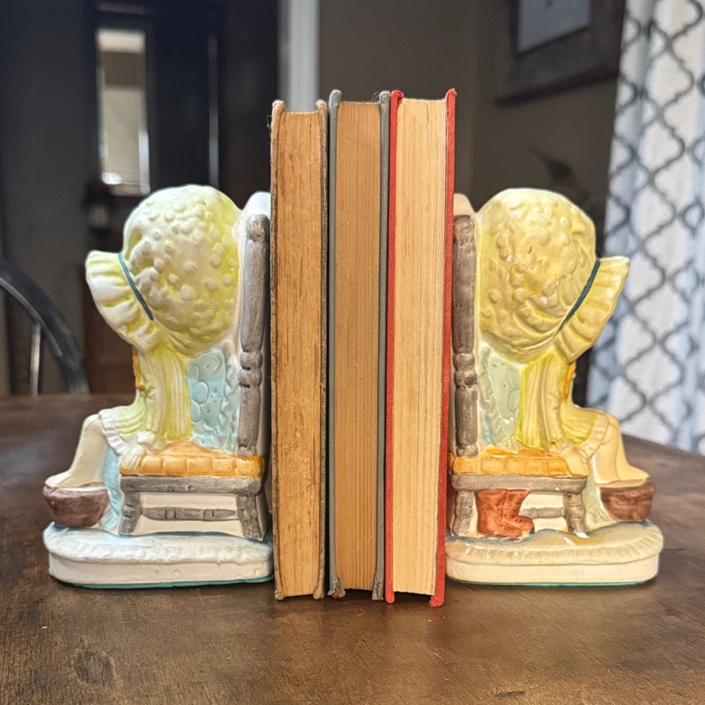 Holiday Fair Little Girl Bookends - Picture 2 of 12